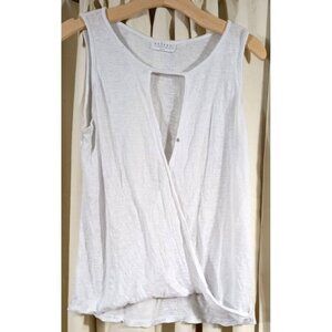 Velvet By Graham And Spencer Gorgeous White top with Peek hole Womens Small Clas